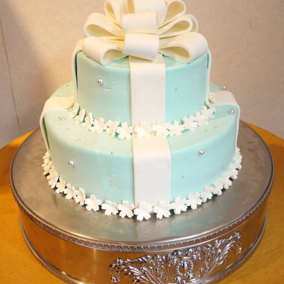 二次会 パーティ用 盛岡市 青いリボンの２段ケーキ ホールケーキ専門店 ケーキ工房モダンタイムス