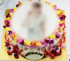 【新商品】食べれる花飾りの丸形の写真ケーキ（４号２～３人用￥5,000～）