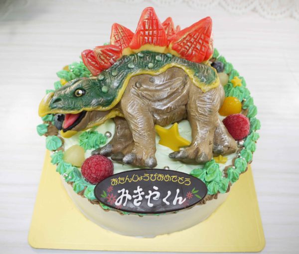 ステゴサウルスの立体ケーキ