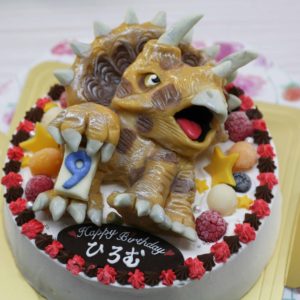 全国配送できるトリケラトプスの立体ケーキ