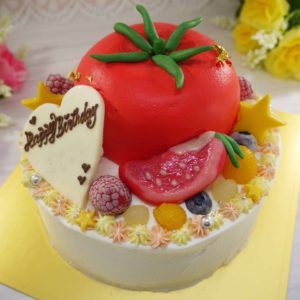 全国配送できるトマトの立体ケーキ